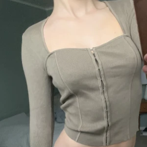 Other stories tröja🌟 - Trendig långärmad tröja från & other stories i perfekt skick!💓💫