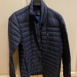 Dunjacka från Sailracing - Tunn dunjacka från Sailracing. Strl M