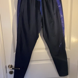 Nike träningsbyxor  - Mörkblå träningsbyxor 