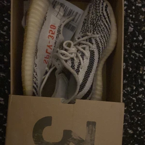 Yeezy zebras  - Kan byta mot ett annat par skor.