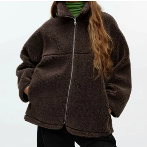 Pilejacka arket - Så fin jacka från arket! Aldrig använd, endast testad. Säljer eftersom ja inte tyckte den passa mig helt🤎 köpare står för frakt