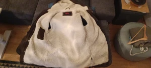 Fjällräven Parkas (teddyfodrad). - Fjällräven Parkas, teddyfodrad. Storlek; XS Färg; Brun  Pris;700 elr byte önskas. Jag vill gärna byta mot en likadan men i större storlek. Önskar strlk Medium. Den måste absolut inte vara brun, öppen för andra färger. *Nytvättad och nyimpregnerad. Handen.