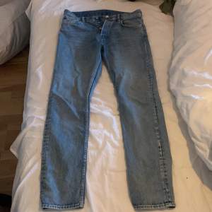 Weekday jeans. Säljer för de inte används. 