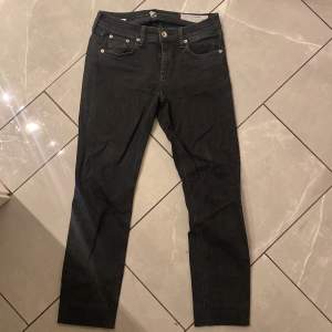 Säljer mina jeans från märket rag and bone.  Som nya, pris exkl frakt 