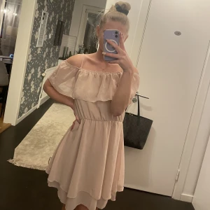 Klänning  - Klänning