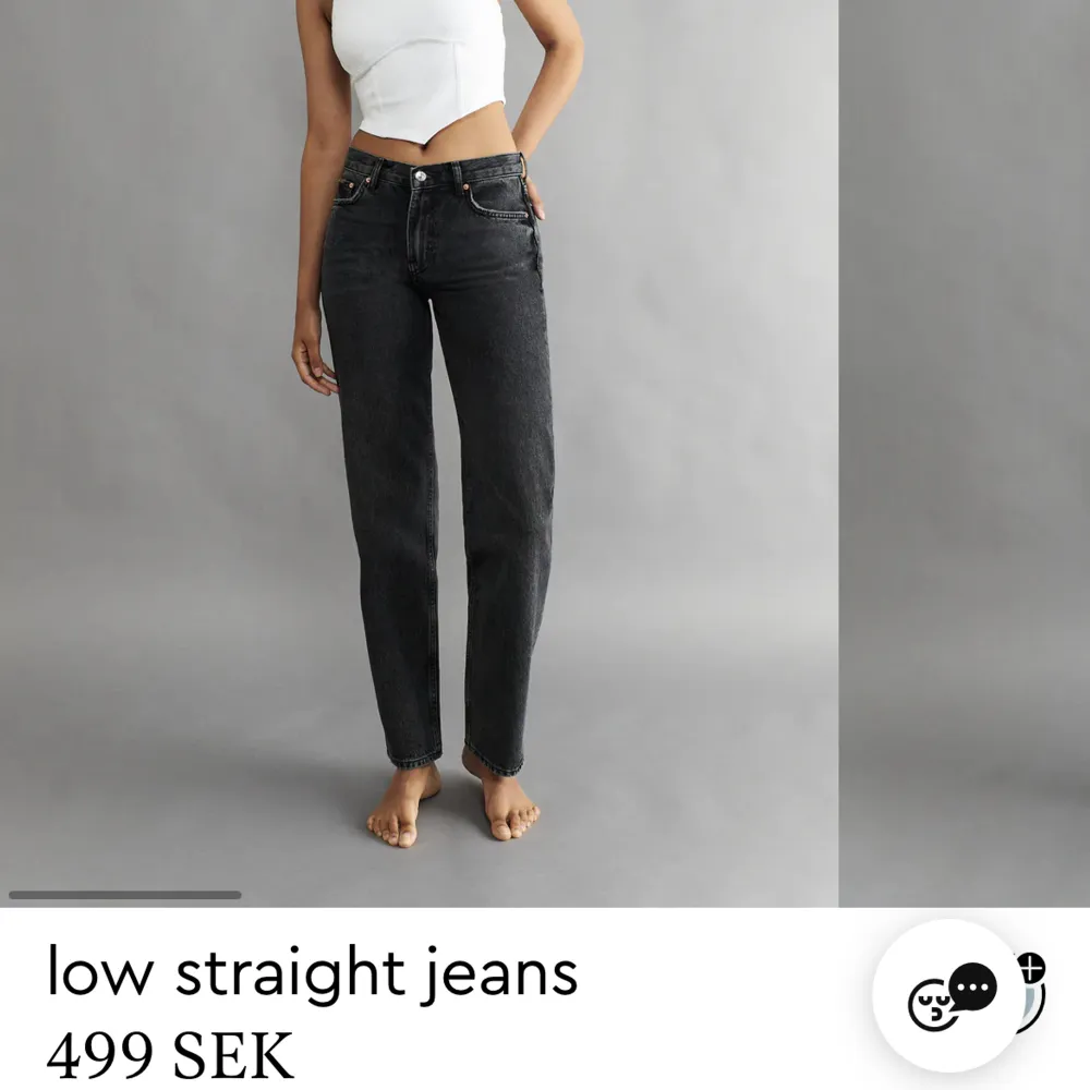 Grå low waist jeans i nyskick. . Jeans & Byxor.
