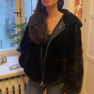 Gosig pälsjacka❤️ - Fint skick och storlek S, supergosig!!!! 👊🏻👊🏻