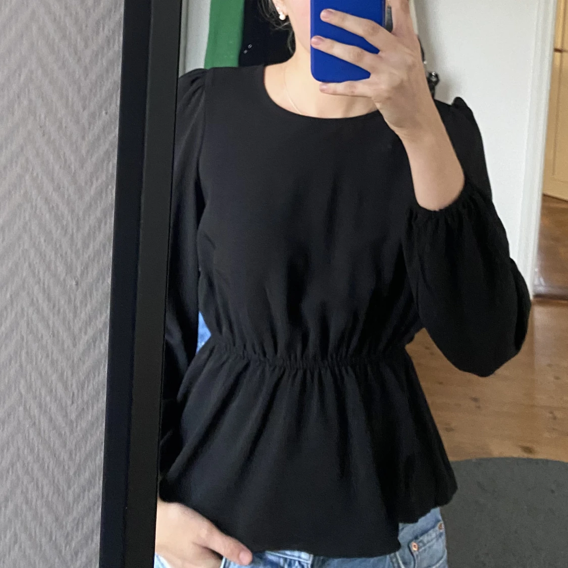 Blus med volang - 90