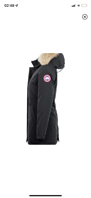 Canada goose Victoria Parka - Säljer en canada goose köpt för 3 år sen knappt använd. Kvitto finns med från Nk köpt för 9500kr. Om jackan ärmar tex skulle gå sönder så finns det försäkring gratis till på Nk. Den är i bra skick och ser ny ut.Skriv gärna privat vid fler frågor.Nytvättad