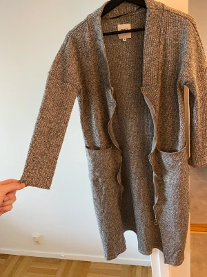 Object kofta S 100kr - S Lång kofta Objekt 100kr  Nypriss ca 600kr