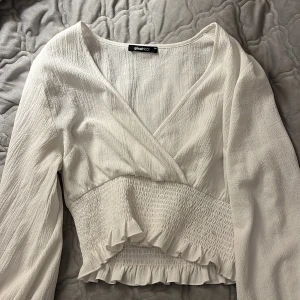 Blus - En vit jätte fin blus i storleken 34 😍