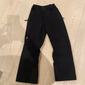 Peak Performance Skidbyxor - Fint skick, svarta strl 140 cl Maroon