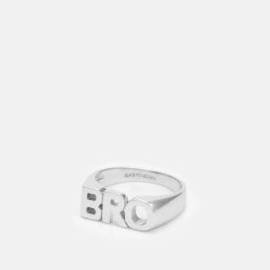 Säljer denna BRO Maria black ringen som är helt ny. Köpt på zalando med kvitto och i kartong. Storlek 60 som omvandlas till 19 mm. Nypris 1095 kr. Pris kan diskuteras 