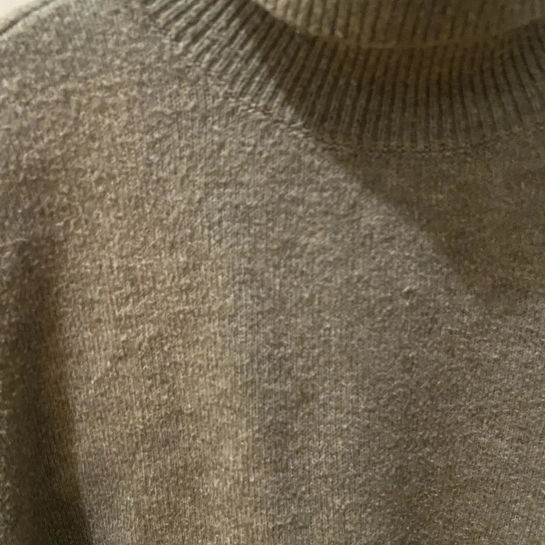 Grå/grön turtleneck - 90