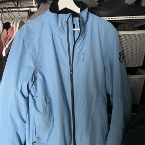 Pelle P Jacka - En mycket skön jacka som är fodrad och vattentät!