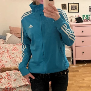 Adidas Sipup - Barnstorlek 164 men passar som xs-s. Skriv vid frågor osv :)