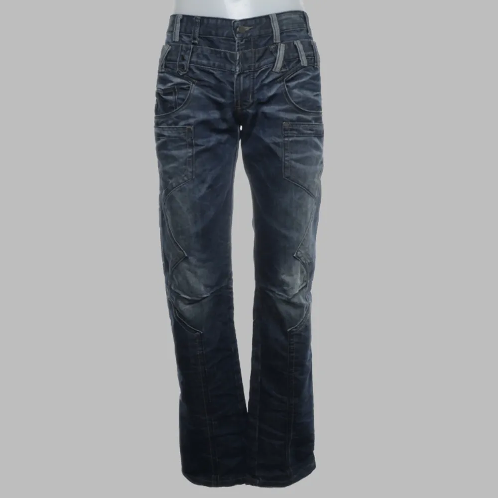 Helt oanvända jeans från märket jeans dal. säljer för att dom va för små, bara att skriva för fler bilder!!. Jeans & Byxor.