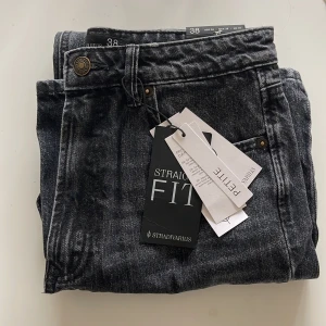 Petite straight jeans - Petite jeans i rak modell