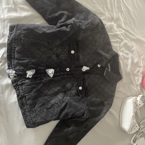 Denim jacka - En helt ny denim jacka, oanvänd! Köpt från Maniére de voir. 