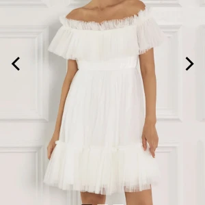 Lovi Dress  - Säljer nu min andra By malina klänning som inte kommer att komma till användning. Den är endast testad en gång!💕Köpte den för 3999:- säljer den vidare för 2500:-. Köparen står för frakten!💕