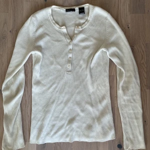 Stickat  - Tajtare passform, använd slitage grage enligt bild, krämvit, 100% bomull