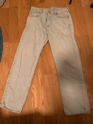 Weekday byxor - Space relaxed jeans från weekday i storlek W31 L32. Jätte bra skick och dom säljs pga att dom inte kommer till anvönding