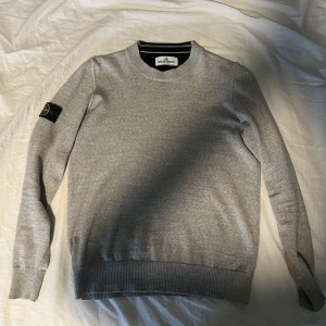 Stone island tröja - Stone island tunn tröja! Storlek 14 år. Fin i skicket🤩