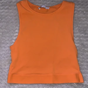 Zaratopp  - En snygg zara topp som är perfekt till sommaren som kommer snart!☀️ny pris ca 199kr storlek s men passar även xs