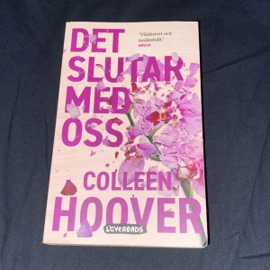 Det slutar med oss- colleen hoover  - Detta är fantastiskt bok som har fått stor plattform över hela boktiktok. Boken är i ny skick.💓