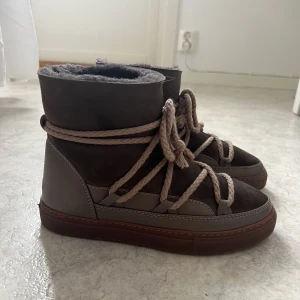 inuikkis - säljer mina inuikkis i färgen Taupe, köpte för några veckor sedan och har endast använts 3/4 gånger! i superfint skick, köpte för 2700kr säljs för 1800kr + frakt 💗 (storlek 39 men passar mig som har storlek 38 oxå) de är impregnerade