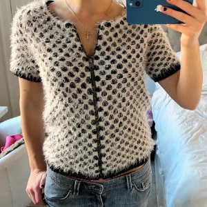 Topp!! - Så fin fluffig topp/kofta från intimissimi!! Storlek M💗