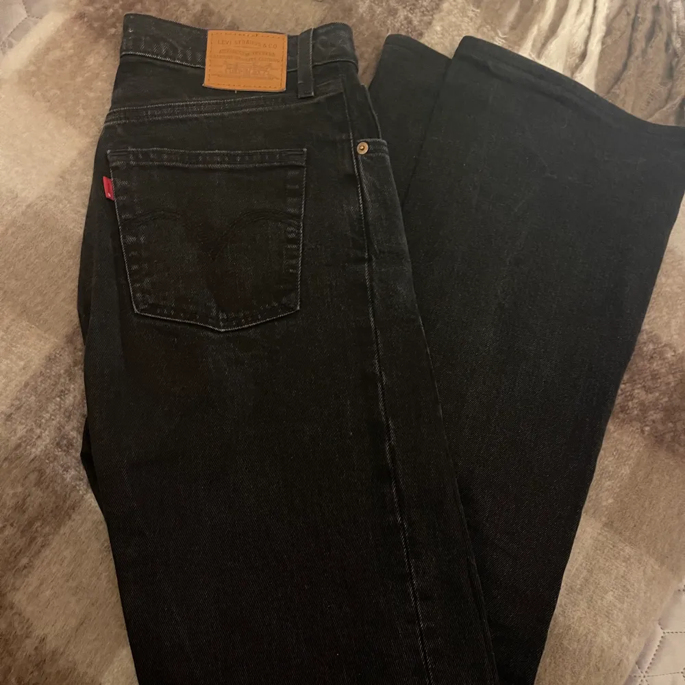 Levis jeans som inte kommer till användning längre, passar mig som är 163. Jeans & Byxor.