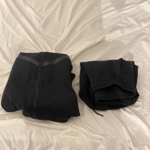 Nike tech fleece - bra skick, säljer för den är för liten.