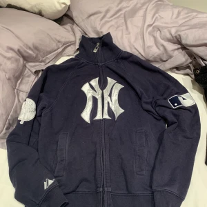 Tröja - !INTRESSEKOL!😁skriv hur mcyket ni skulle kunna ge för den. (Minst 390kr)