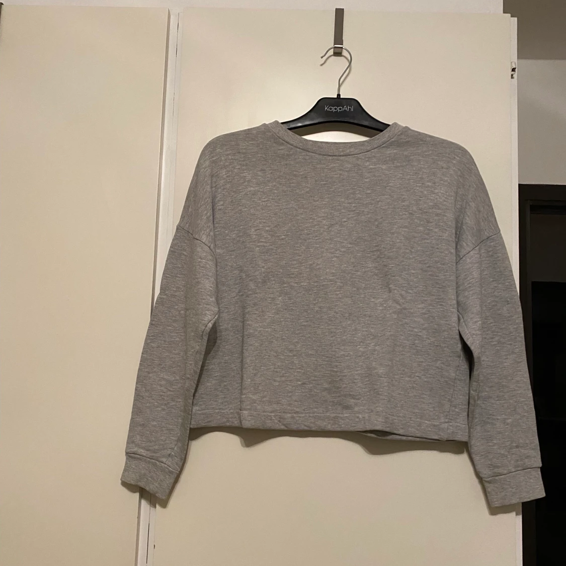 Cropped tröja från GinaTricot - 90