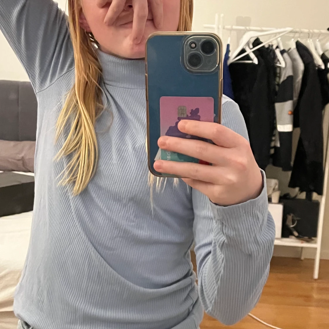 En långärmad tröja från lindex