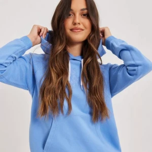 Polo Ralph Lauren - Oanvändhoddie som kostade 1900kr ny! Har aldrig fått användning för den och den tar nu bara plats i garderoben. 