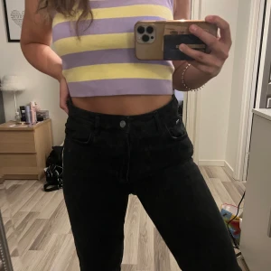 Söt topp - Säljer denna färgglada söta topp från Carlings då den inte kommer till användning 