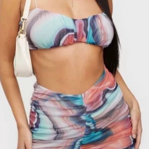 Fint mönstrat co-ord set - Använd 1 gång, strl M på toppen, L på kjolen - passar M