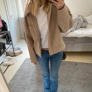 Kappa - Beige kort kappa 