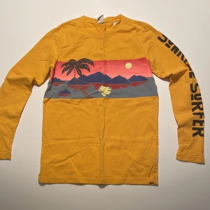 Scotch and soda långärmadtröja  - Det är en Scotch and soda långärmadtröja i storleken 152 den är i gott skick 