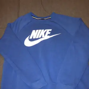Nike sweatshirt mörkblå
