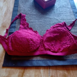 Bh  - Röd bh helt ny 
