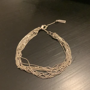 Armband - Silverarmbarnd från pilgrim  Priset går att diskutera