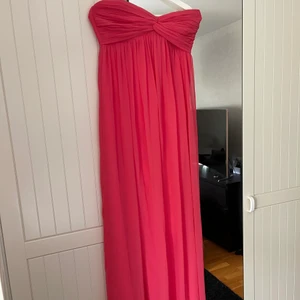 Lång klänning, Nelly  - Storlek 36, använd 1 gång