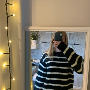 Stickad tröja från h&m i storlek xs  -  Tröjan är i ett fint skick, har använt tröjan ett fåtal gånger 