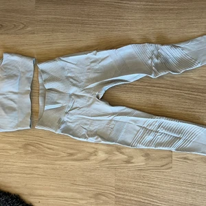 Aimn set - Fint set från Aimn, stl S på tights och M på toppen. Endast testat, bara legat k garderoben