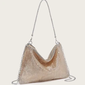 Guld väska - Oanvänd väska, tillkommer en längre kedja också