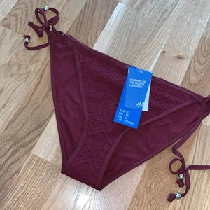 Bikiniunderdel  - Bikiniunderdel. Vinröd. Nyskick. Storlek 42.