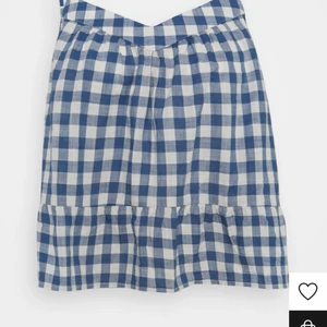 Rutigt linne - Säljer mitt rutiga linne från gap, då det aldrig kommit till användning. Har aldrig använt så i nyskick! Slutsåld överallt:) storlek M men passar även mig som har storlek S. (Lånade bilder)